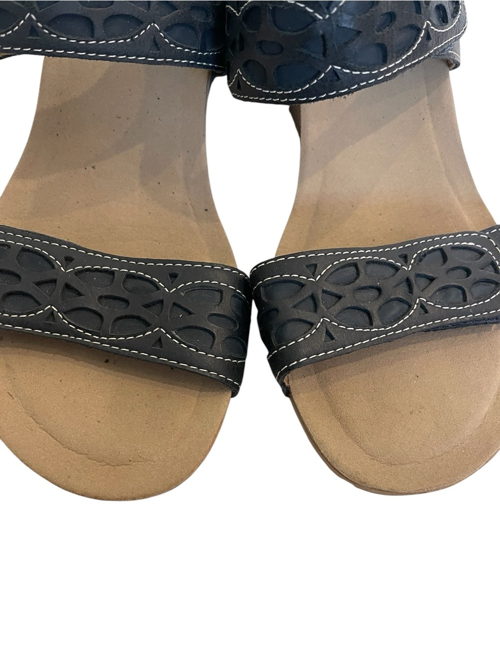 Clarks Bendables Black Leather Cutout Slingback Sandals Women’s Shoes - Picture 4 of 6